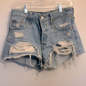Levi’s Denim Shorts 👖